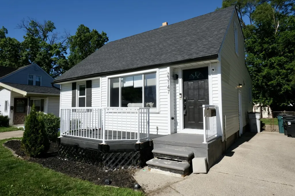 23147 Melville Avenue Hazel Park City MI 48030