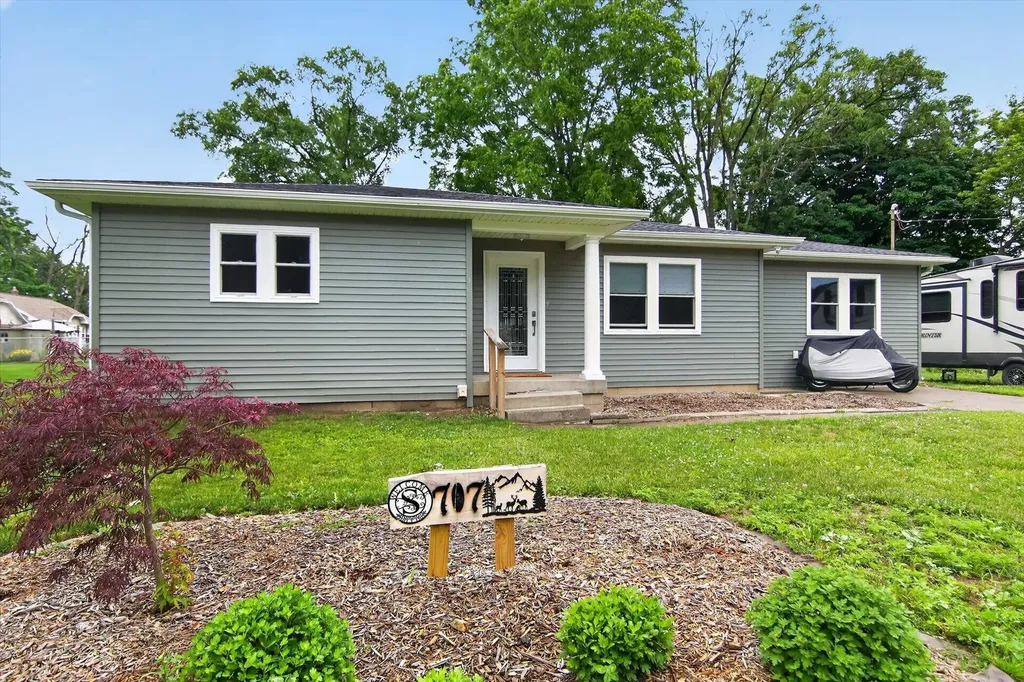 707 Lowell Avenue Blackman Charter Township MI 49202