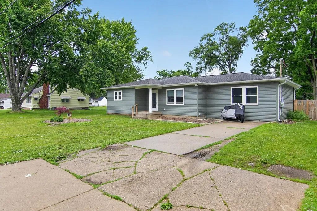 707 Lowell Avenue Blackman Charter Township MI 49202