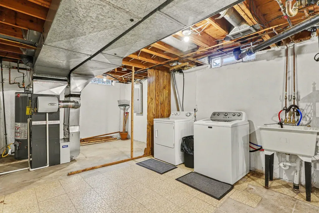 8485 Forrest Drive Canton Charter Township MI 48187