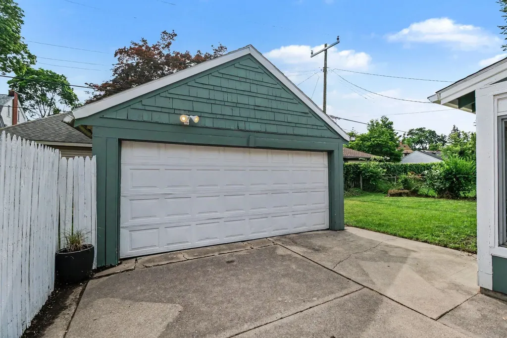 15348 Stahelin Avenue Detroit City MI 48223