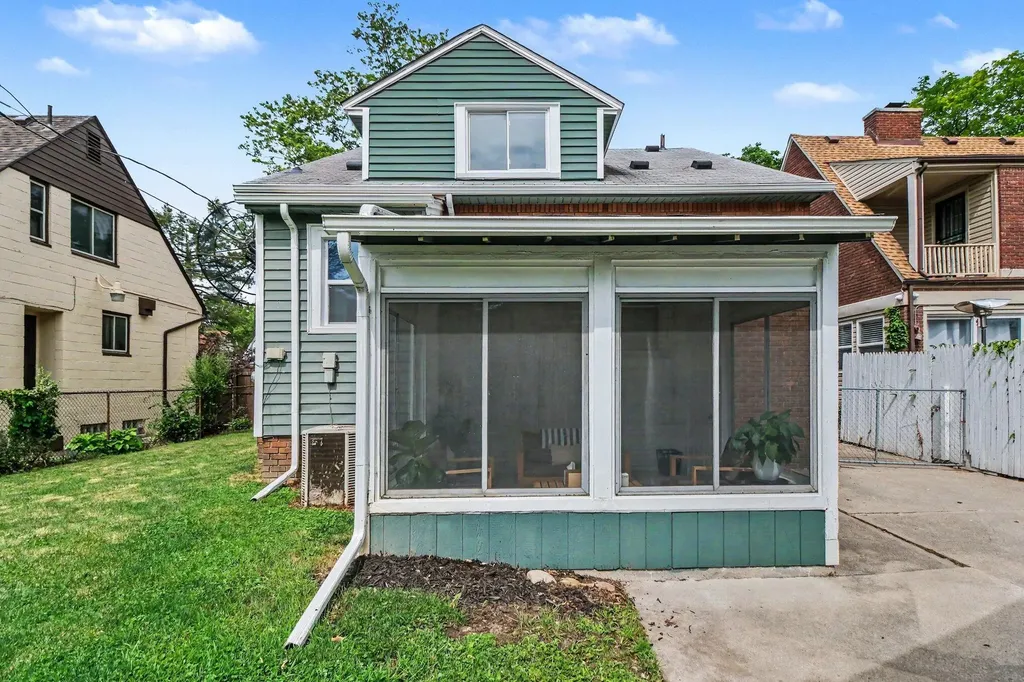 15348 Stahelin Avenue Detroit City MI 48223