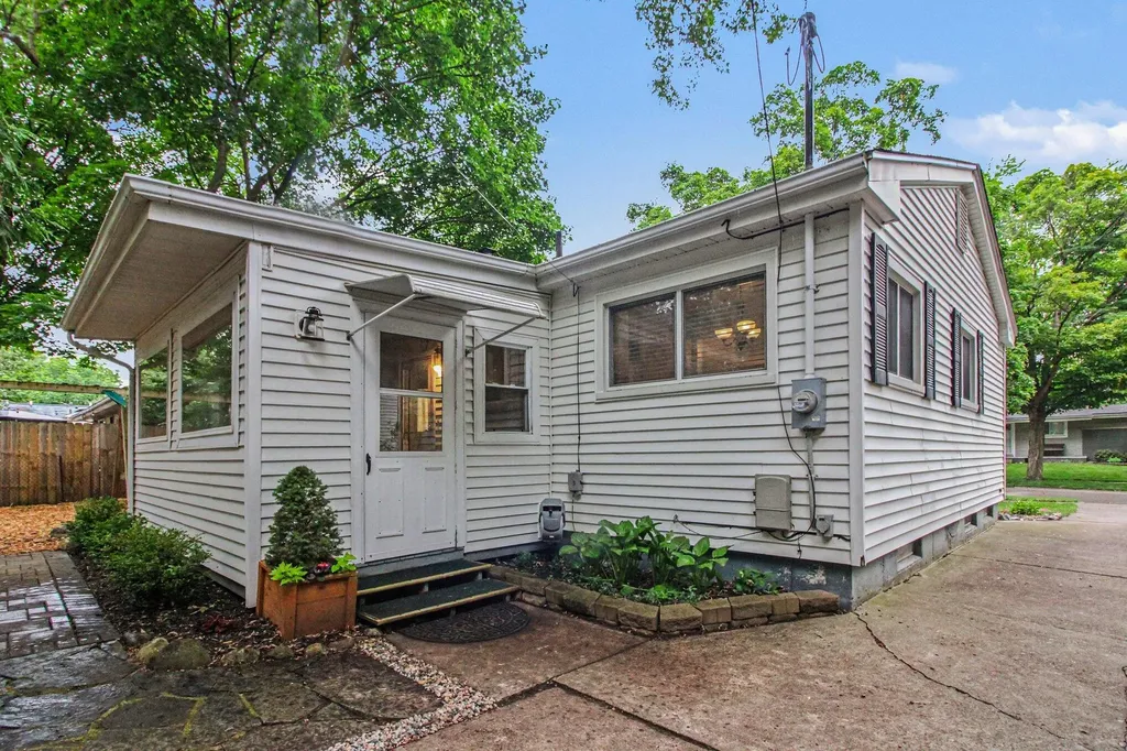 2727 Hampshire Road Ann Arbor City MI 48104