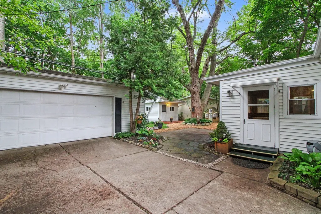 2727 Hampshire Road Ann Arbor City MI 48104