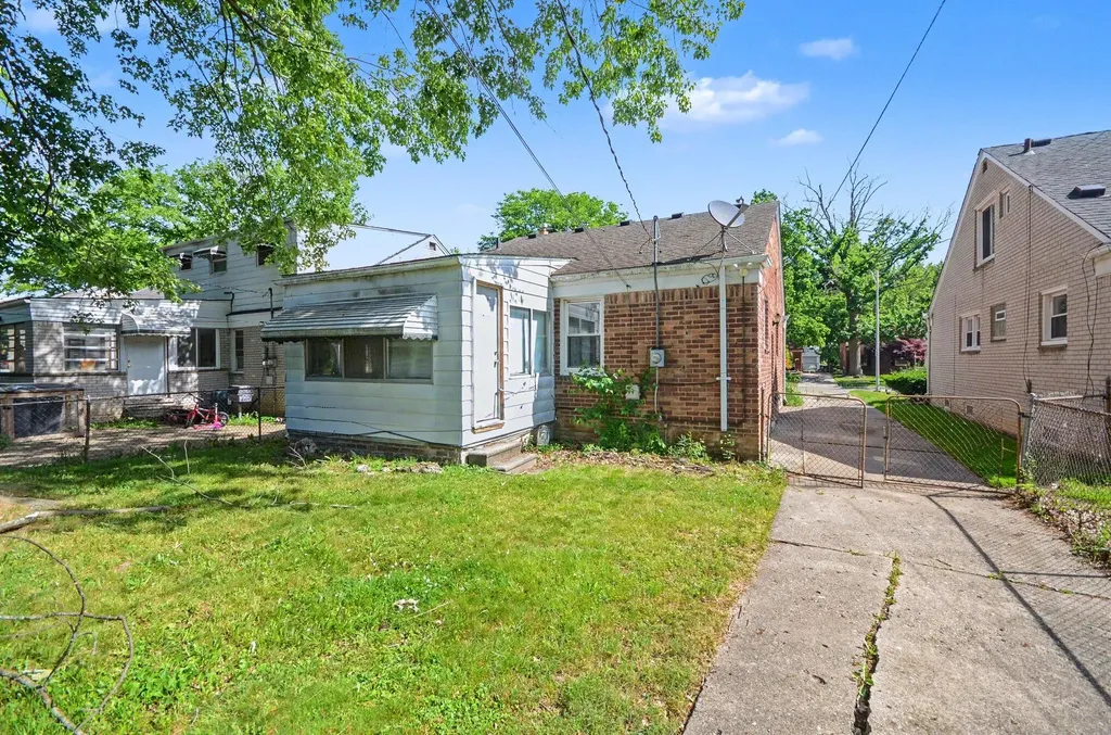 20290 Woodmont Street Harper Woods City MI 48225