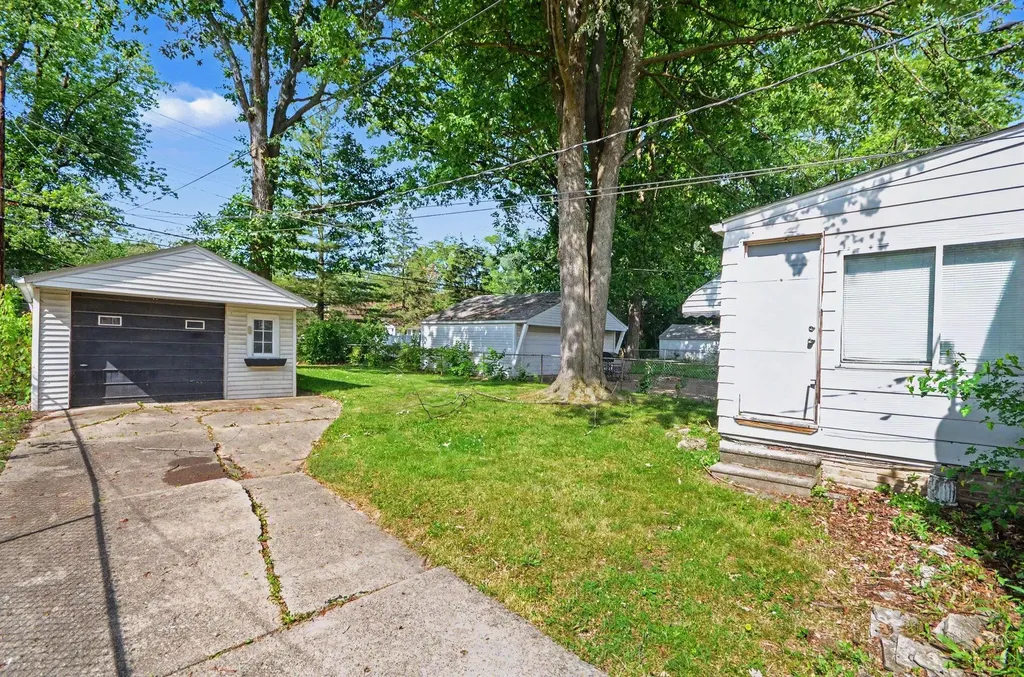 20290 Woodmont Street Harper Woods City MI 48225