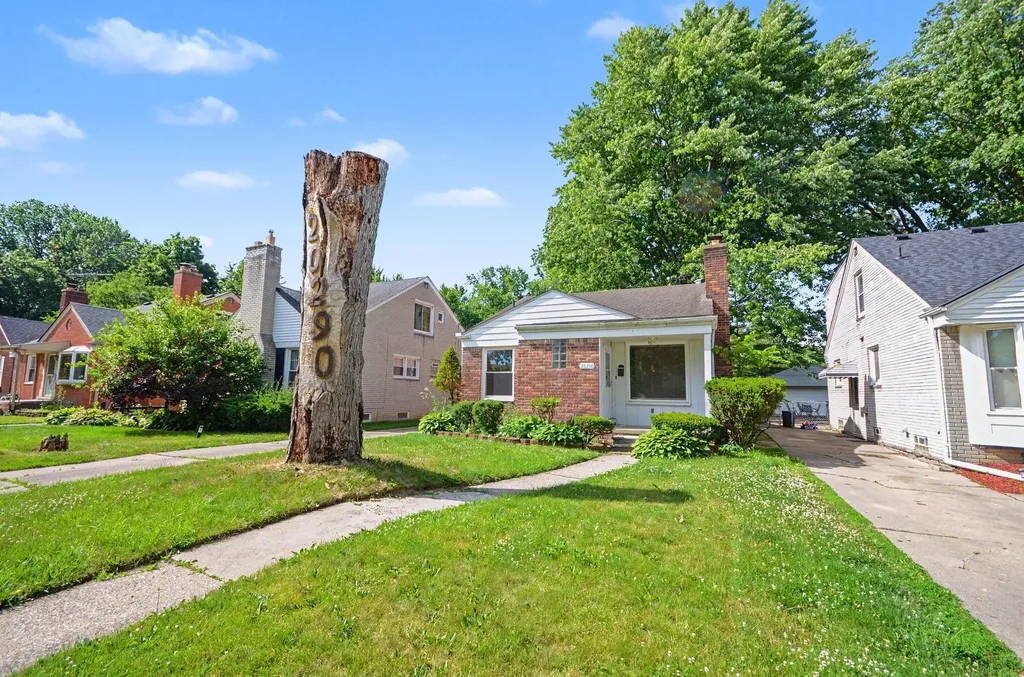 20290 Woodmont Street Harper Woods City MI 48225