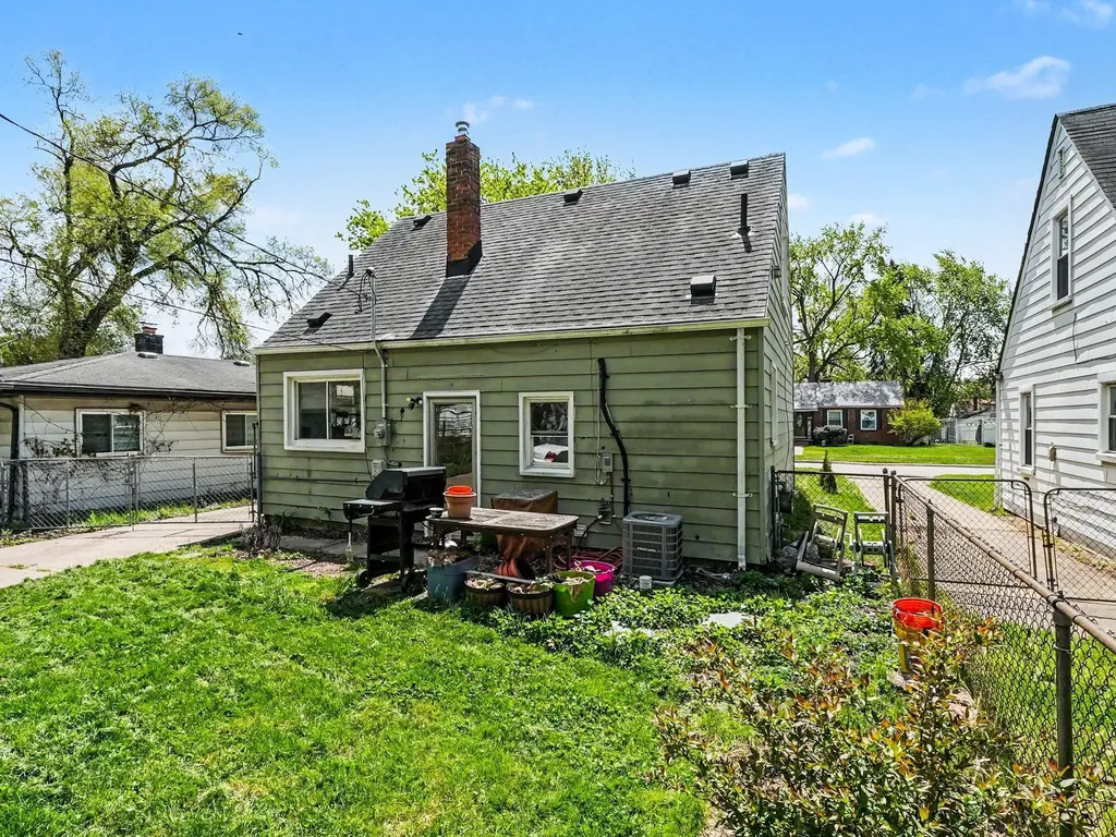 25850 Hanover Street Dearborn Heights City MI 48125