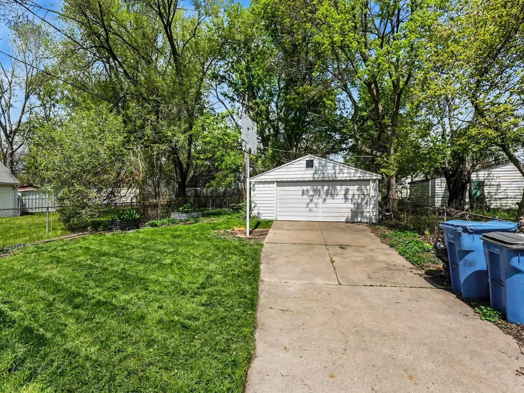 25850 Hanover Street Dearborn Heights City MI 48125