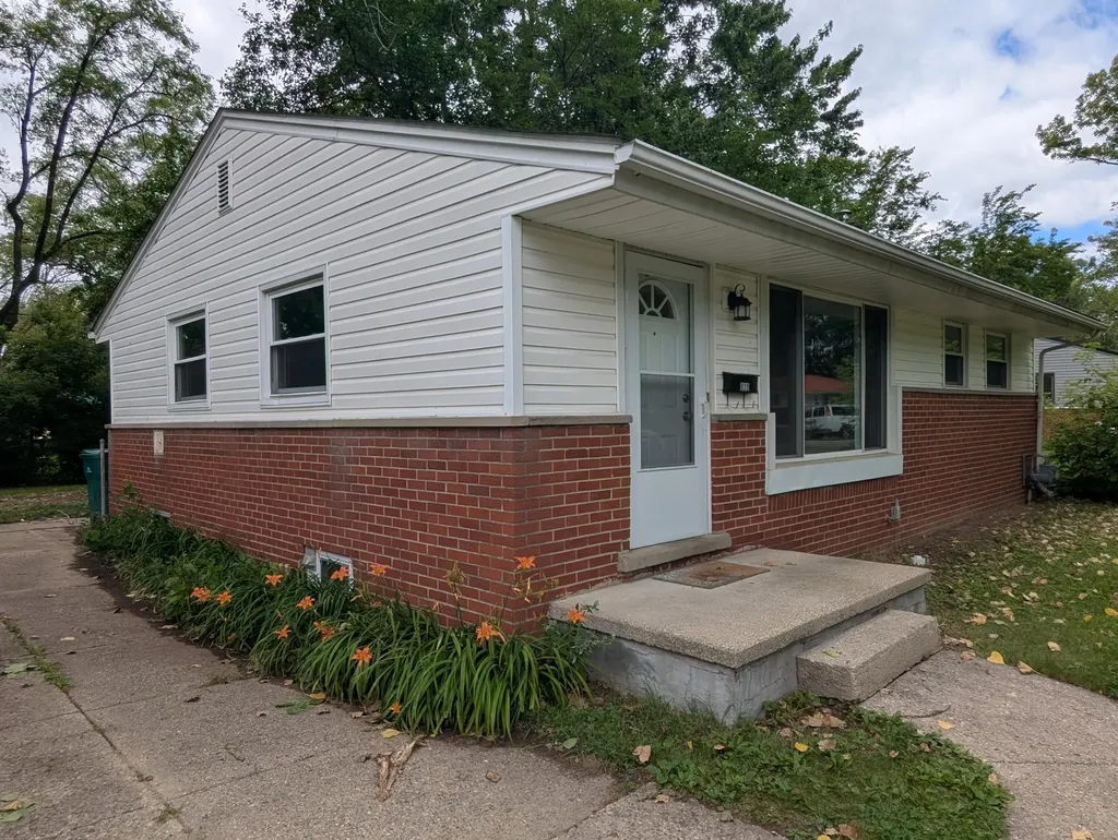820 Nash Avenue Ypsilanti Charter Township MI 48198