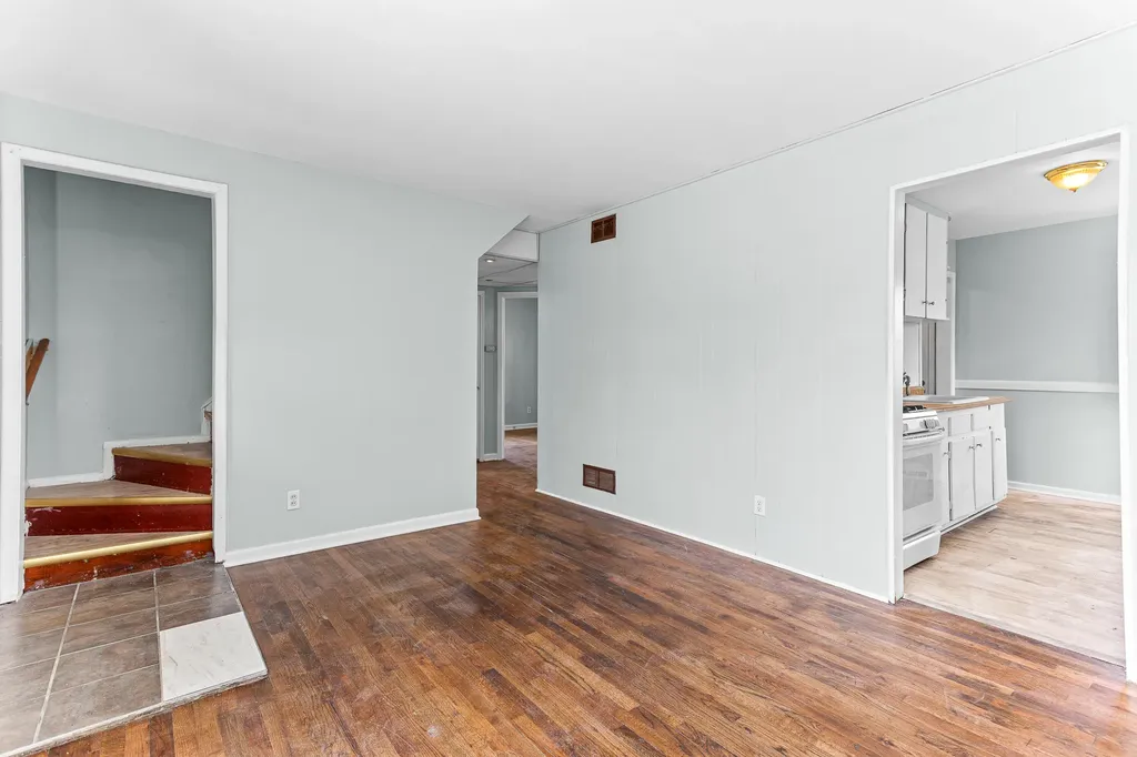 8041 Packard Avenue Warren City MI 48089