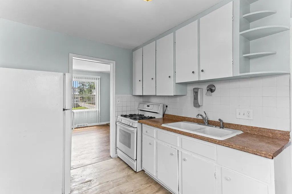 8041 Packard Avenue Warren City MI 48089