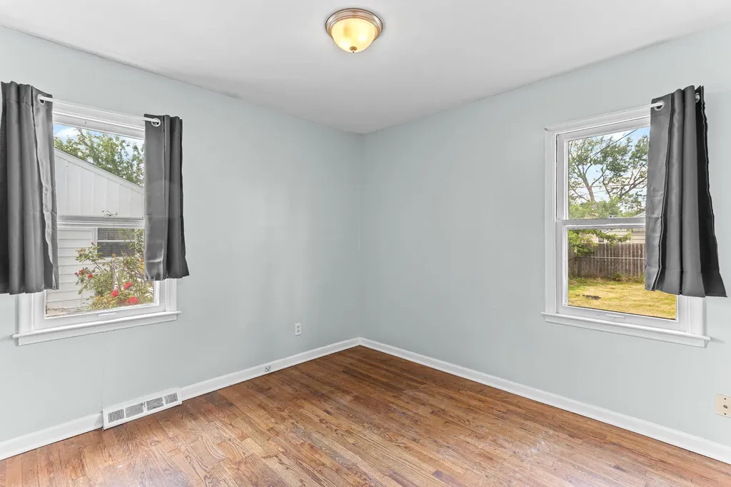 8041 Packard Avenue Warren City MI 48089