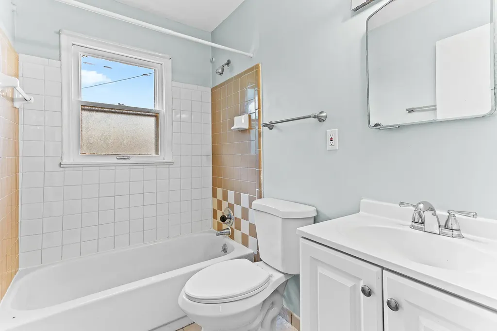 8041 Packard Avenue Warren City MI 48089