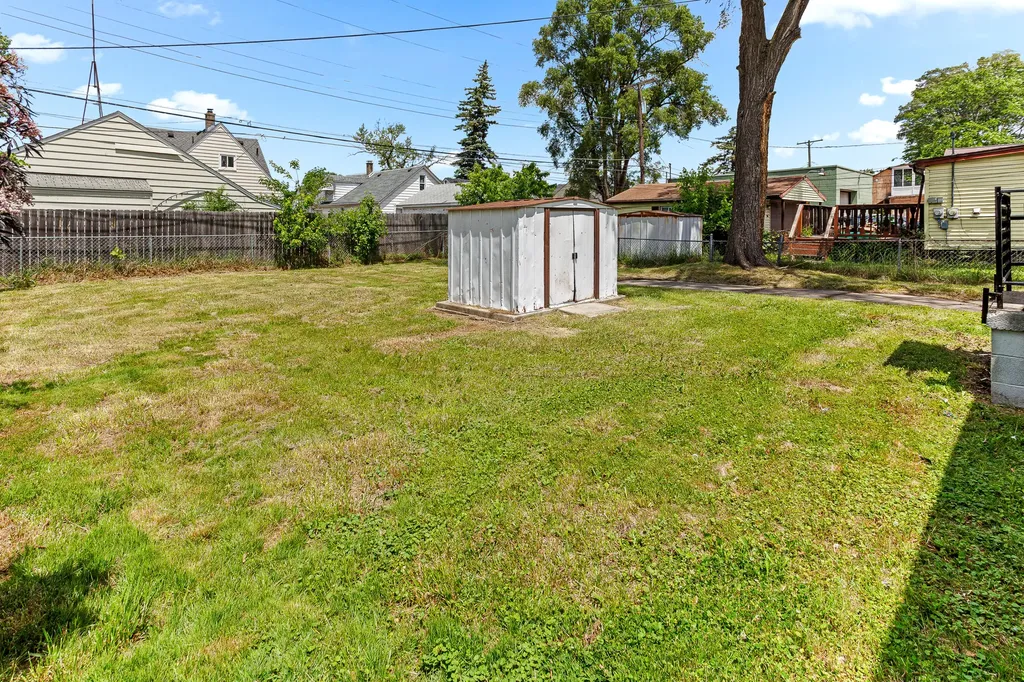 8041 Packard Avenue Warren City MI 48089