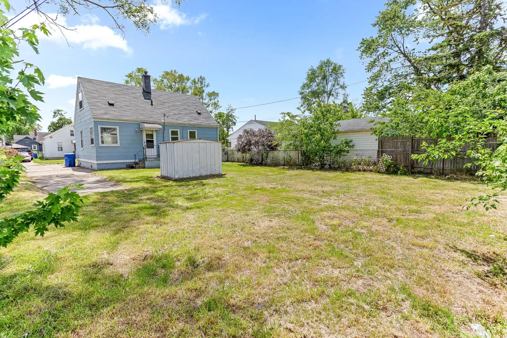 8041 Packard Avenue Warren City MI 48089