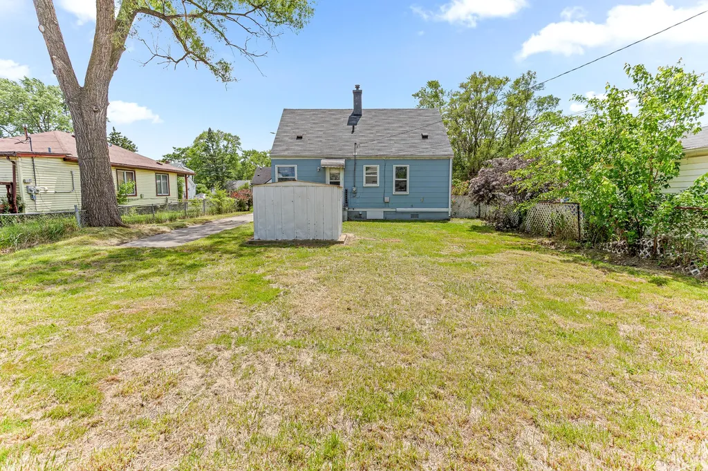 8041 Packard Avenue Warren City MI 48089