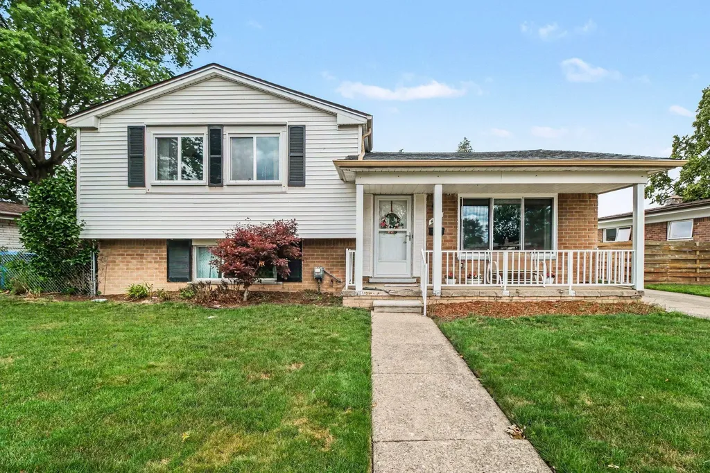 4717 Buckingham Drive Warren City MI 48092