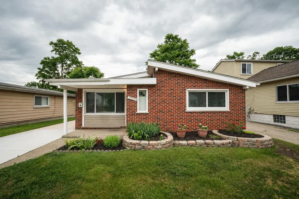 23723 Reynolds Avenue Hazel Park City MI 48030