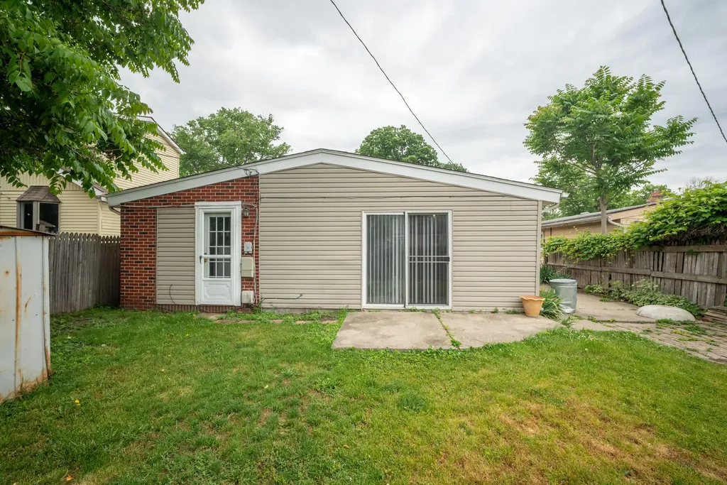 23723 Reynolds Avenue Hazel Park City MI 48030