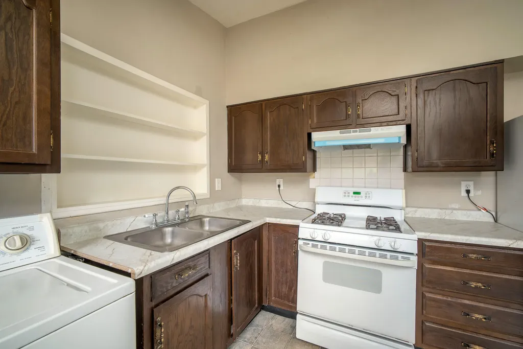 23723 Reynolds Avenue Hazel Park City MI 48030