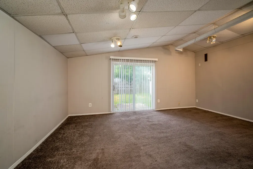 23723 Reynolds Avenue Hazel Park City MI 48030