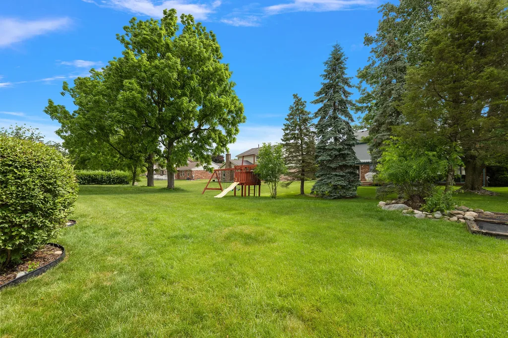 24762 White Plains Drive Novi City MI 48374