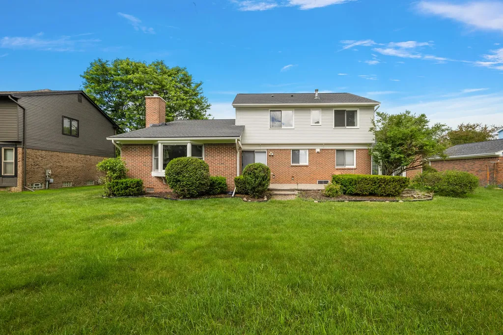 24762 White Plains Drive Novi City MI 48374