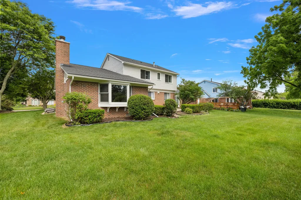 24762 White Plains Drive Novi City MI 48374