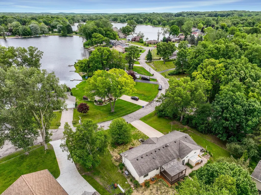 3941 Loch Drive Highland Charter Township MI 48357