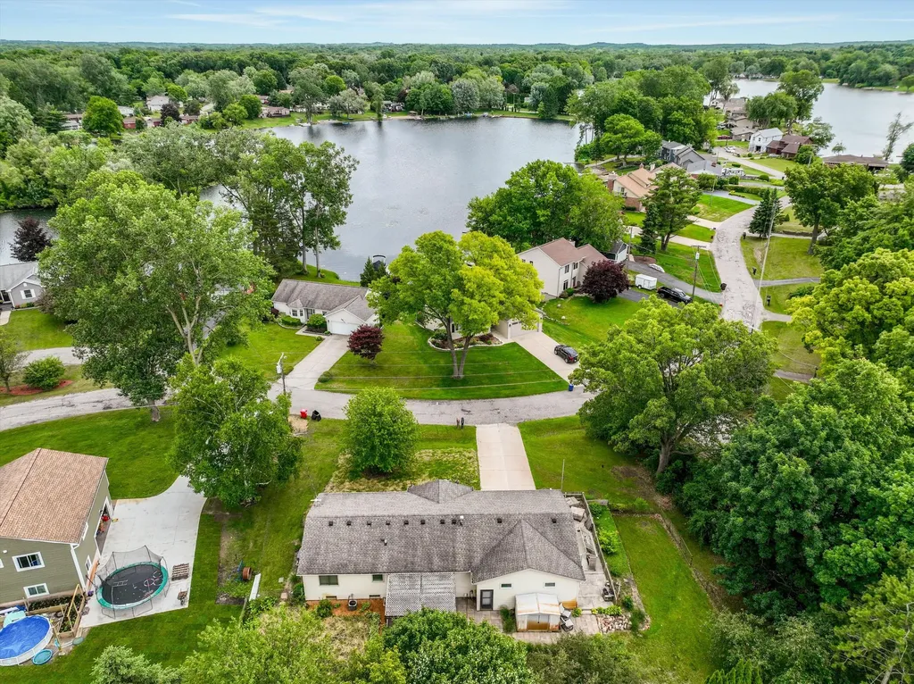 3941 Loch Drive Highland Charter Township MI 48357