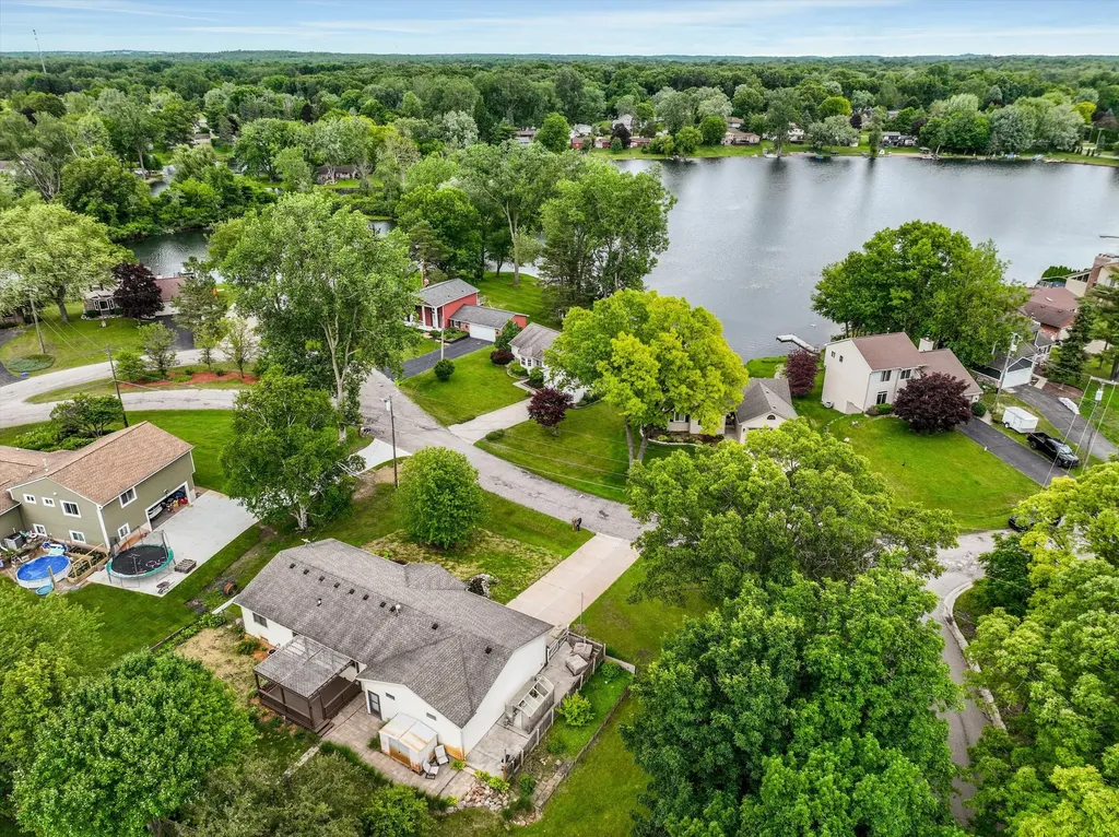 3941 Loch Drive Highland Charter Township MI 48357