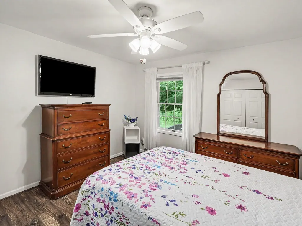 563 Yorkshire Square Milan City MI 48160