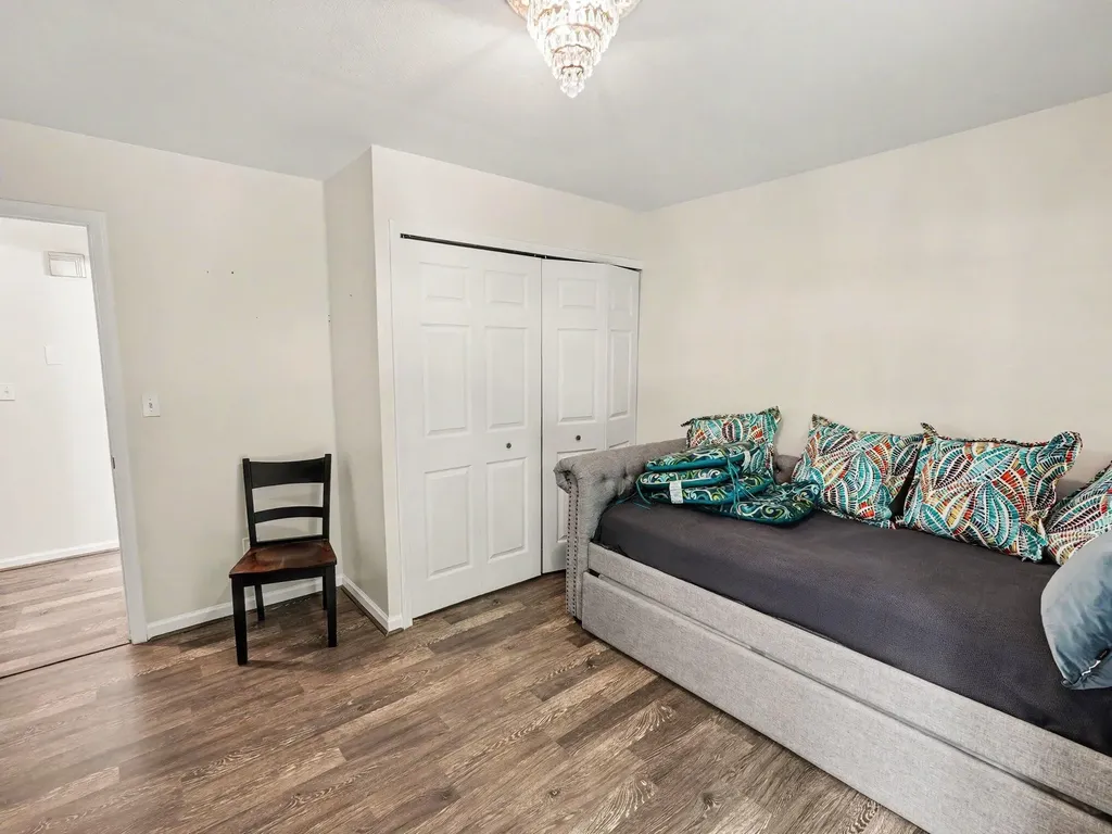 563 Yorkshire Square Milan City MI 48160