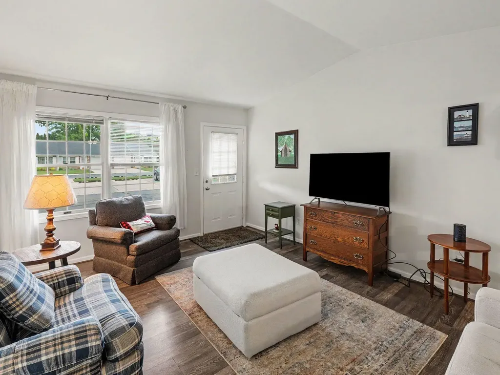 563 Yorkshire Square Milan City MI 48160