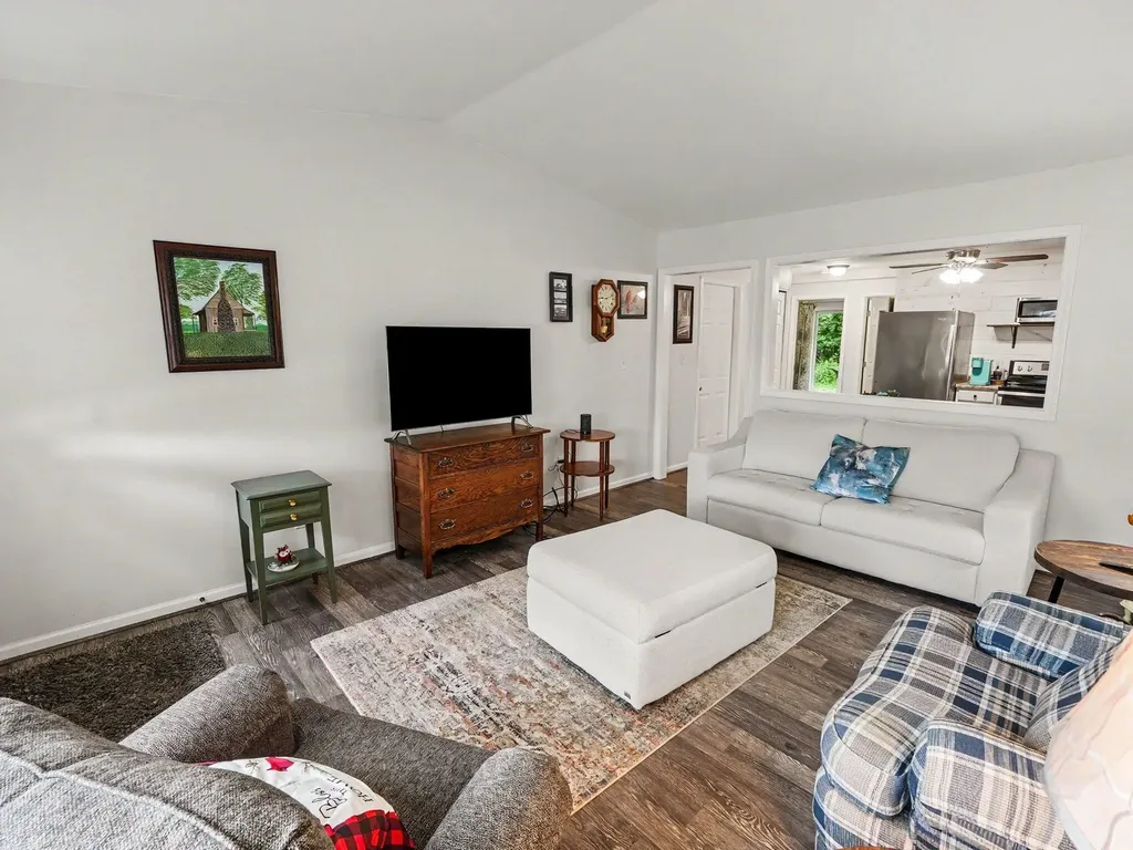 563 Yorkshire Square Milan City MI 48160