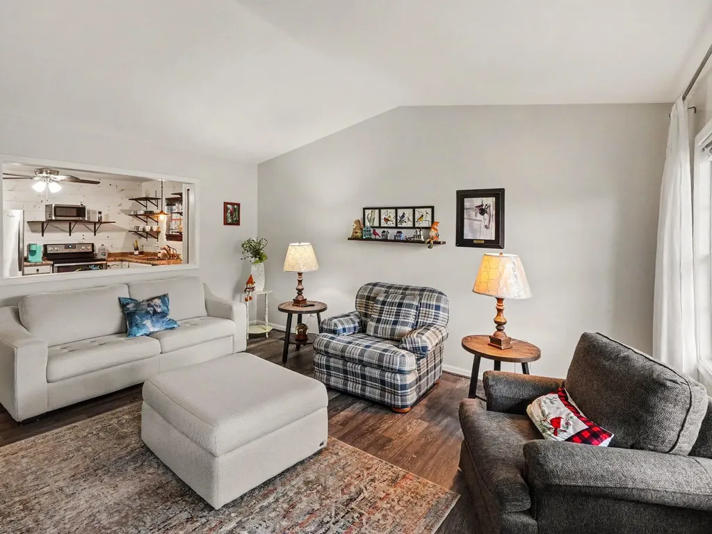 563 Yorkshire Square Milan City MI 48160