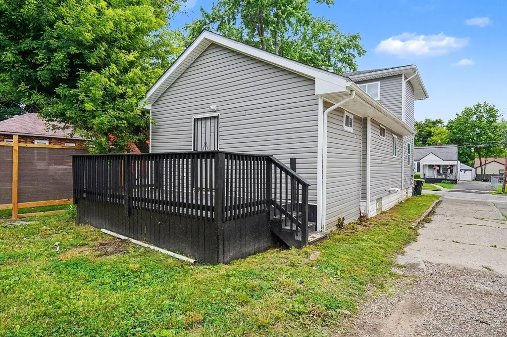 79 N Sanford Street Pontiac City MI 48342