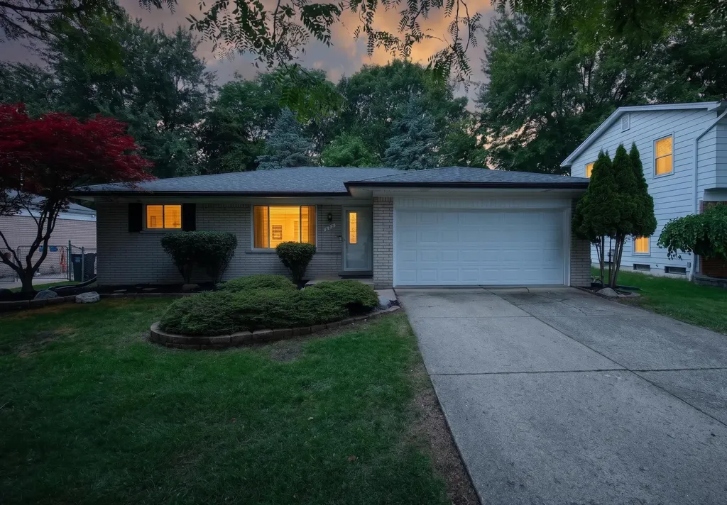 212 Charterhouse Drive Canton Charter Township MI 48188