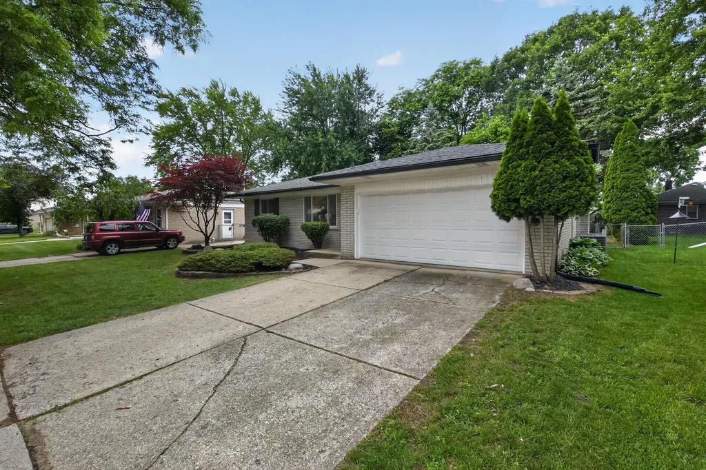 212 Charterhouse Drive Canton Charter Township MI 48188
