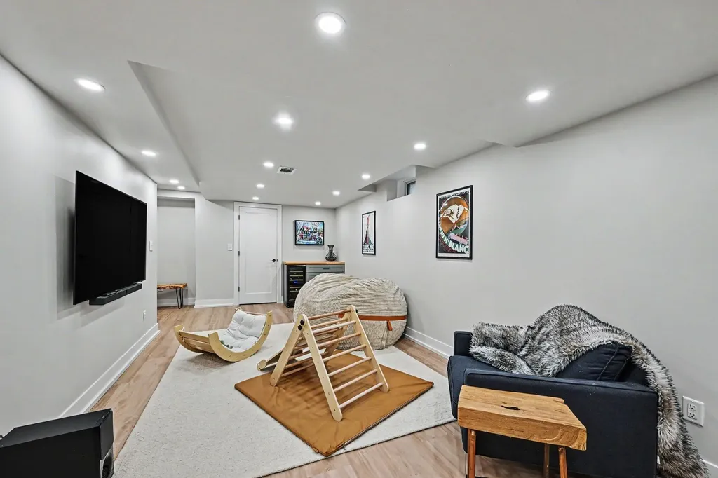 586 Kuehnle Avenue Ann Arbor City MI 48103