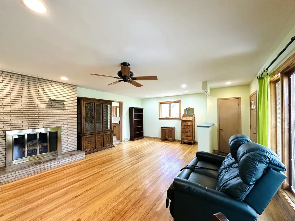 23213 Greencrest Street St. Clair Shores City MI 48080