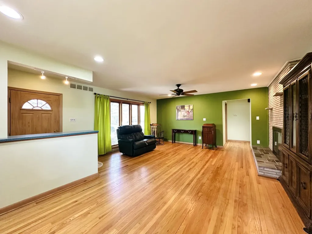 23213 Greencrest Street St. Clair Shores City MI 48080