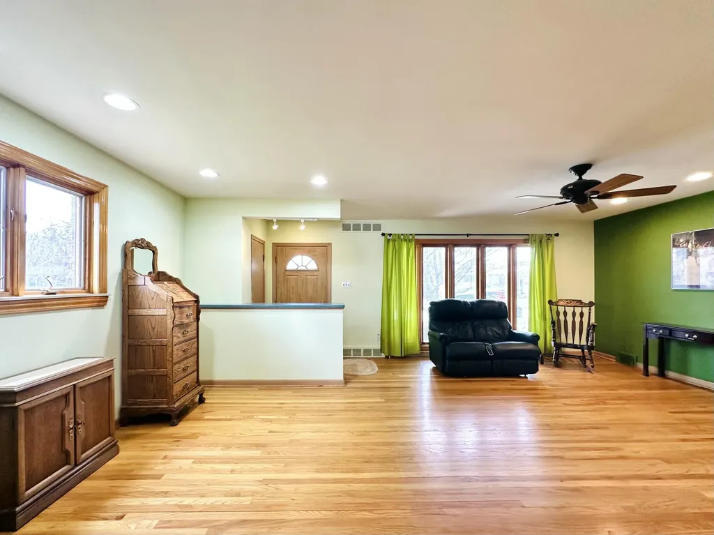 23213 Greencrest Street St. Clair Shores City MI 48080