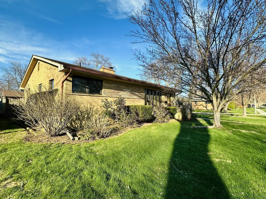 23213 Greencrest Street St. Clair Shores City MI 48080