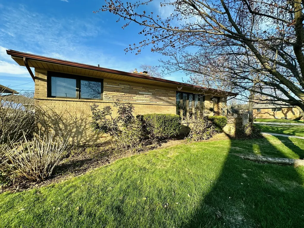 23213 Greencrest Street St. Clair Shores City MI 48080