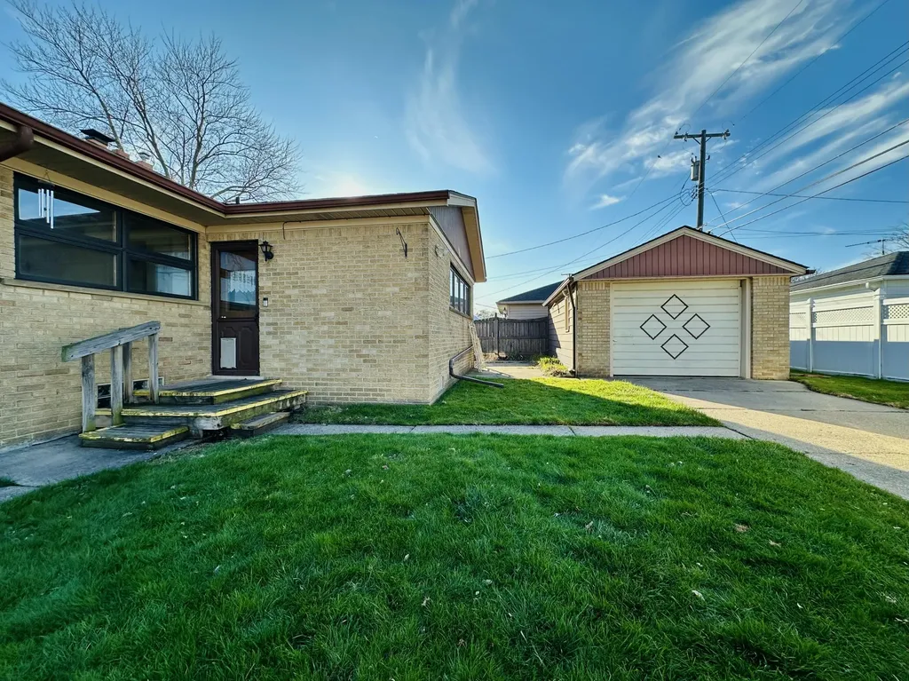 23213 Greencrest Street St. Clair Shores City MI 48080