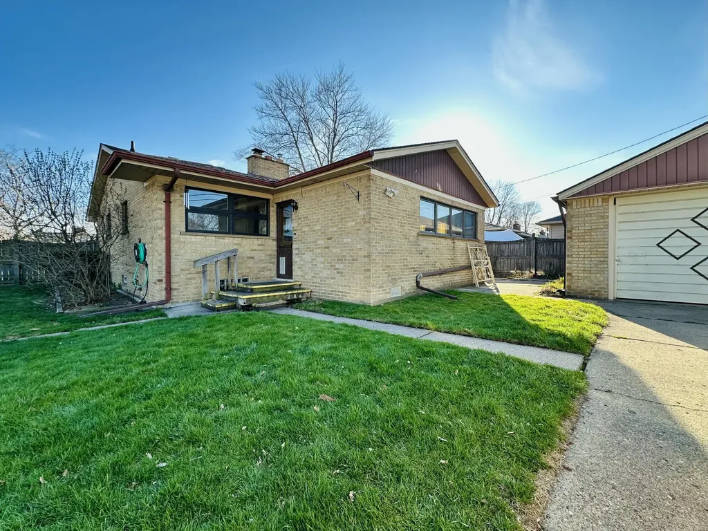 23213 Greencrest Street St. Clair Shores City MI 48080