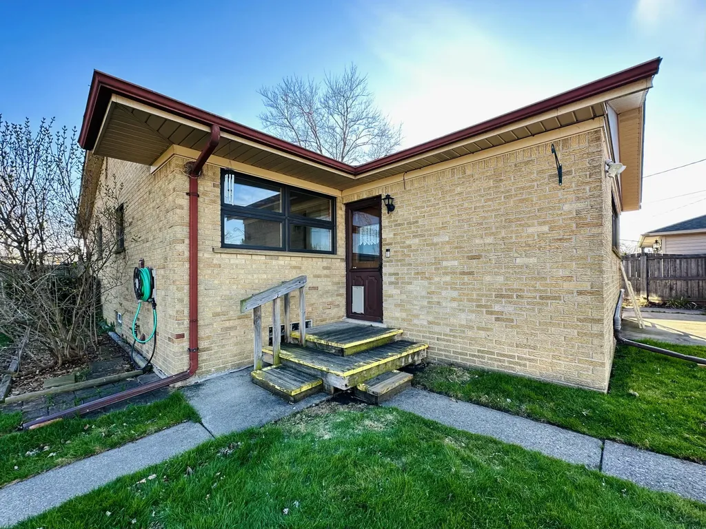 23213 Greencrest Street St. Clair Shores City MI 48080