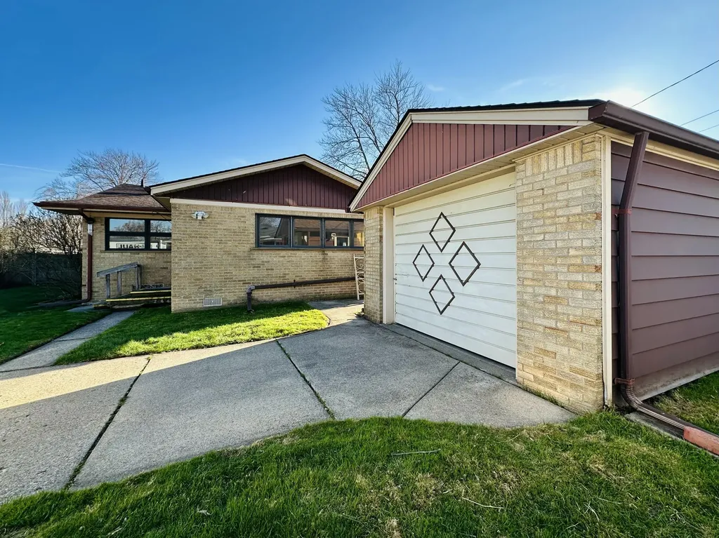 23213 Greencrest Street St. Clair Shores City MI 48080